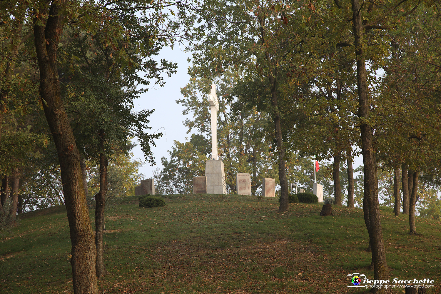 VBS_0903 - I Piloni della Via Crucis del Sacro Monte di Montà d'Alba.jpg
